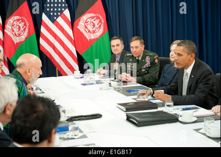 Von rechts, Präsident Barack Obama, US-Außenministerin Hillary Clinton, US-Armee-General David Petraeus, Kommandeur der In Stockfoto