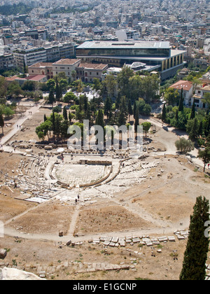 Theater des Dionysos und das Akropolis-Museum aus dem Parthenon, Athen, Griechenland Stockfoto