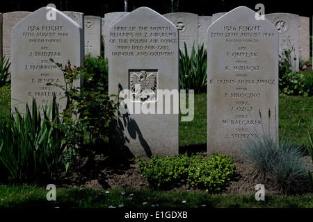 Rakowicki-Friedhof Krakau CWGC Abschnitt "bleibt hier liegen die sterblichen von 2 Besatzungen der polnischen Luftwaffe" Stockfoto