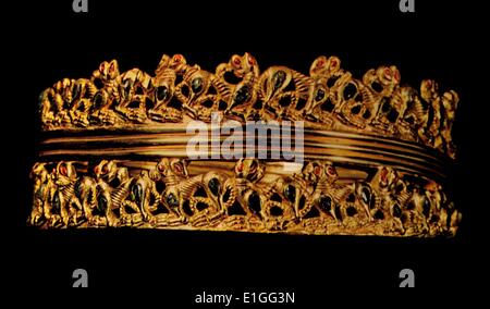 Kleine gold Kornett (Krone) mit kostbaren Intarsien verziert. Vom 2. Jahrhundert Stockfoto