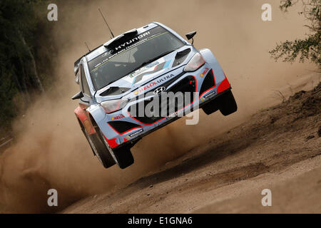 09.05.2014. Cordoba, Argentinien. Thierry Neuville (BEL) / Nicolas Gilsoul(BEL) und ihre Hyundai I20 in Aktion während der argentinischen Rallye Stockfoto