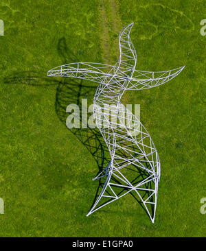 Luftaufnahme, der Zauberlehrling, der in Berlin lebende Künstlergruppe Inges für EMSCHERKUNST.2013, Strom-Mast in der Ripshorst Stockfoto