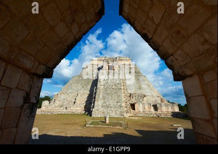 Mexiko, Yucatan state, Uxmal, archäologische Maya-Stätte, Weltkulturerbe der UNESCO, Zauberer-Pyramide, Palast des Gouverneurs Stockfoto