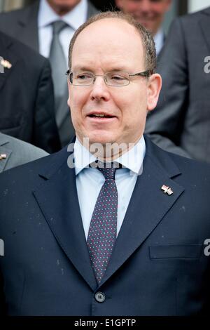 Prinz Albert von Monaco besucht Pavillon De Witte für ein Treffen mit Baggerarbeiten Unternehmen Boskalis und Van Oord in Scheveningen, Niederlande, 4. Juni 2014. Foto: Patrick van Katwijk / Niederlande und Frankreich aus - NO WIRE SERVICE Stockfoto