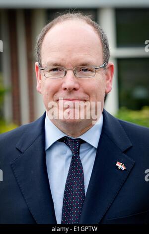 Prinz Albert von Monaco besucht Pavillon De Witte für ein Treffen mit Baggerarbeiten Unternehmen Boskalis und Van Oord in Scheveningen, Niederlande, 4. Juni 2014. Foto: Patrick van Katwijk / Niederlande und Frankreich aus - NO WIRE SERVICE Stockfoto