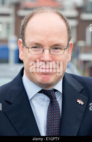 Prinz Albert von Monaco besucht Pavillon De Witte für ein Treffen mit Baggerarbeiten Unternehmen Boskalis und Van Oord in Scheveningen, Niederlande, 4. Juni 2014. Foto: Patrick van Katwijk / Niederlande und Frankreich aus - NO WIRE SERVICE Stockfoto