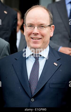 Prinz Albert von Monaco besucht Pavillon De Witte für ein Treffen mit Baggerarbeiten Unternehmen Boskalis und Van Oord in Scheveningen, Niederlande, 4. Juni 2014. Foto: Patrick van Katwijk / Niederlande und Frankreich aus - NO WIRE SERVICE Stockfoto