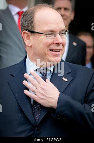 Prinz Albert von Monaco besucht Pavillon De Witte für ein Treffen mit Baggerarbeiten Unternehmen Boskalis und Van Oord in Scheveningen, Niederlande, 4. Juni 2014. Foto: Patrick van Katwijk / Niederlande und Frankreich aus - NO WIRE SERVICE Stockfoto