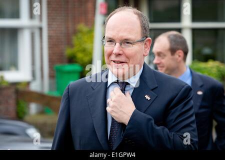 Prinz Albert von Monaco besucht Pavillon De Witte für ein Treffen mit Baggerarbeiten Unternehmen Boskalis und Van Oord in Scheveningen, Niederlande, 4. Juni 2014. Foto: Patrick van Katwijk / Niederlande und Frankreich aus - NO WIRE SERVICE Stockfoto