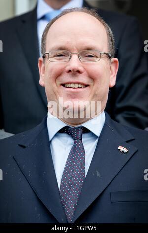 Prinz Albert von Monaco besucht Pavillon De Witte für ein Treffen mit Baggerarbeiten Unternehmen Boskalis und Van Oord in Scheveningen, Niederlande, 4. Juni 2014. Foto: Patrick van Katwijk / Niederlande und Frankreich aus - NO WIRE SERVICE Stockfoto