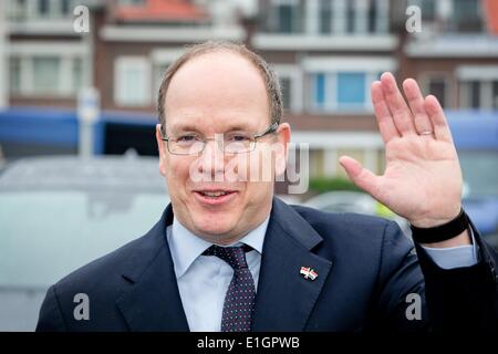 Prinz Albert von Monaco besucht Pavillon De Witte für ein Treffen mit Baggerarbeiten Unternehmen Boskalis und Van Oord in Scheveningen, Niederlande, 4. Juni 2014. Foto: Patrick van Katwijk / Niederlande und Frankreich aus - NO WIRE SERVICE Stockfoto