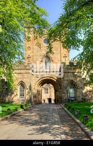 Die Tore der Durham Castle, eine normannische Burg in Durham, England, die seit 1840 von University College vollständig besetzt ist. Stockfoto