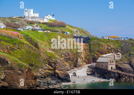 Blick Richtung Lizard Point mit Polpeor Cove unten. Cornwall England UK Europa Stockfoto