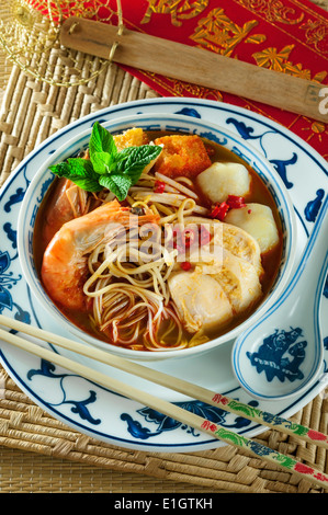 Laksa Lemak. Malay Curry Laksa. Kokos-Curry-Nudel-Suppe. Malaysia-Singapur-Essen Stockfoto