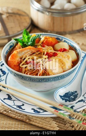 Laksa Lemak. Malay Curry Laksa. Kokos-Curry-Nudel-Suppe. Malaysia-Singapur-Essen Stockfoto