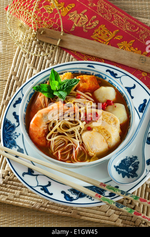 Laksa Lemak. Malay Curry Laksa. Kokos-Curry-Nudel-Suppe. Malaysia-Singapur-Essen Stockfoto