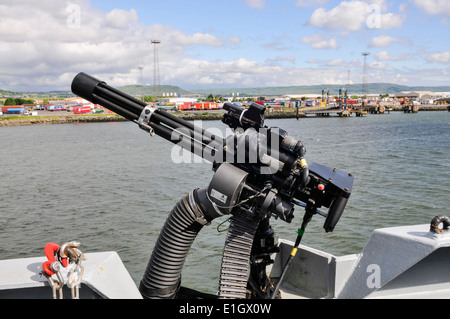 M134 Minigun Gattling Gun an Bord der Royal Navy Art 23 Fregatten Stockfoto