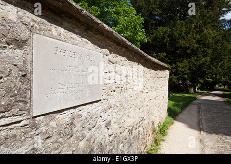 Shelleys Spaziergang in die kleine Stadt von Lechlade, Gloucestershire - August 1815 schrieb der Dichter "Strophen in Lechlade Kirchhof". Stockfoto