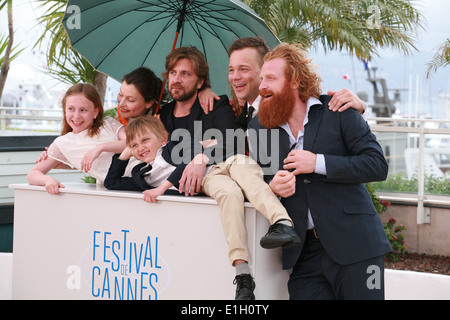 Lisa Loven Kongsli, Clara Wettergren, Ruben Östlund, Vincent Wettergren, Johannes Bah Kuhnke und Kristofer Hivju in cannes Stockfoto
