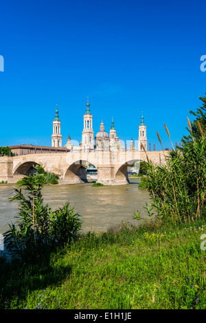 Basilica de Nuestra Senora del Pilar Kirche und Fluss Ebro, Zaragoza, Aragon, Spanien Stockfoto