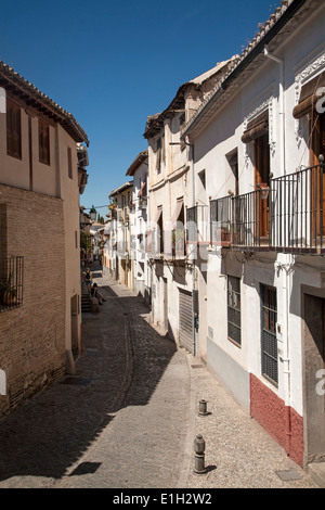 Engen Gassen der maurischen Häusern im Albaicin Bezirk, San Juan de Los Reyes Straße, Granada, Spanien Stockfoto