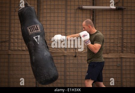 US Navy Hospital Corpsman Seemann Chris Mesnard, mit Sitz und Dienstleistungsunternehmen, 3. Bataillon, 3. Marine Regiment, wo Stockfoto