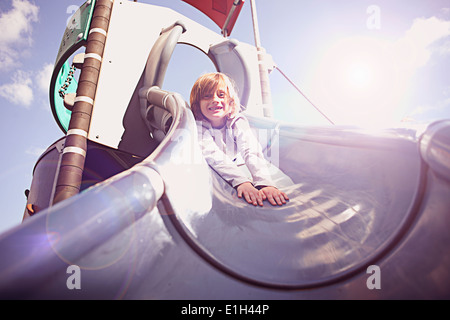 Junge herab Folie auf Vorderseite Stockfoto