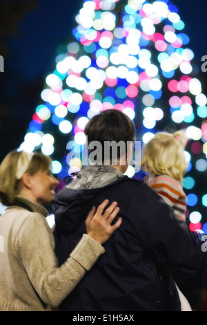 Yokota Bewohner besuchen eine Weihnachtsbaum Beleuchtungszeremonie 30. November 2011, die traditionelle Kapelle auf der Yokota Air Base, Japan. Stockfoto