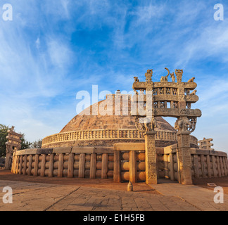 Große Stupa - antike buddhistische Monument. Sanchi, Madhya Pradesh, Indien Stockfoto