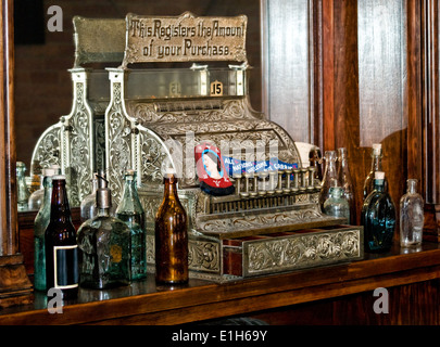 alte Kasse Zeit in einem altmodischen Salon Stockfoto