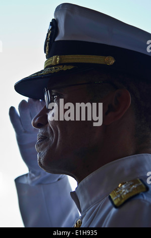 U.S. Navy Admiral Cecil D. Haney, eingehende US Pacific Fleet Commander begrüßt, wie er bei den US-Pazifik Willkommen an Bord ist Stockfoto