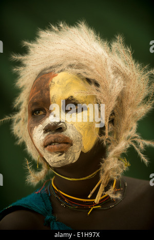 Suri Tribal Mann im Omo-Tal-Äthiopien-Afrika Stockfoto