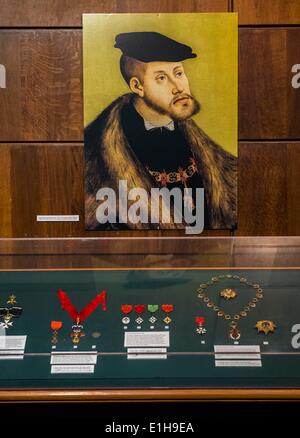 Princeton, New Jersey, USA. 4. Juni 2014. Blick auf eine Vitrine in der Ausstellung "Aus ein dankbar Nation," in Princeton University Firestone Library. Die lateinamerikanischen Medaillen, Dekorationen und Ehren, von der Robert L. Ross und der Princeton University numismatische Sammlungen, erhielten in den letzten zwei Jahrhunderten für den Dienst in interne Aufstände, regionale Kriege und Invasionen. Bildnachweis: Brian Cahn/ZUMAPRESS.com/Alamy Live-Nachrichten Stockfoto