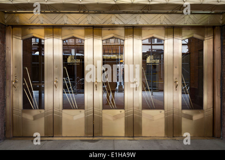 Tür zur Lobby der Hudson Street 60 und 160 West Broadway, Tribeca, untere Manhattan, New York City, USA Stockfoto