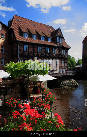 Restaurant Luener Muehles, Wasserviertel am Fluss Ilmenau, Lüneburg, Niedersachsen, Deutschland, Europa Stockfoto