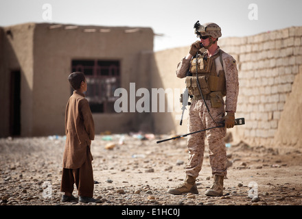 US Marine Kapitän Owen Boyce, der kommandierende Offizier der Hauptsitz und Servicegesellschaft, 3. Bataillon, 3. Marine Regiment, R Stockfoto