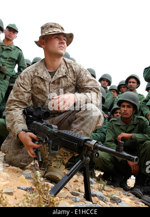 US Marine Corps Pfc William Gerechtigkeit, ein MG-Schütze mit Alpha Company, 1. Bataillon, 2. Marine Regiment, 24. Marine Ex Stockfoto