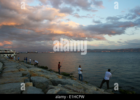 Fishermans in Eskihisar, Kocaeli, Türkei Stockfoto