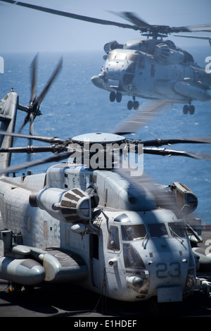 US Marine Corps, CH-53E Super Stallion von Marine mittlere Hubschrauberstaffel (HMM-364 REIN), 15. Marine Expedit Hubschrauber Stockfoto