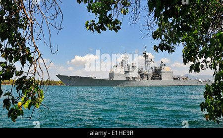 Der Lenkflugkörper Kreuzer USS Port Royal (CG-73) fährt gemeinsame Basis Pearl Harbor-Hickam, Hawaii, um das Meer Phase beginnen die Stockfoto