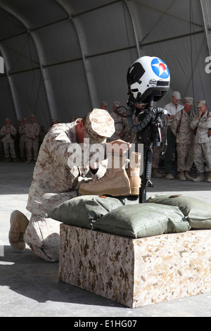 US Marine Corps Col Timothy W. Fitzgerald, der Chef des Stabes für Regional Command (Südwesten), ist eine Hommage an Oberstleutnant Chr Stockfoto