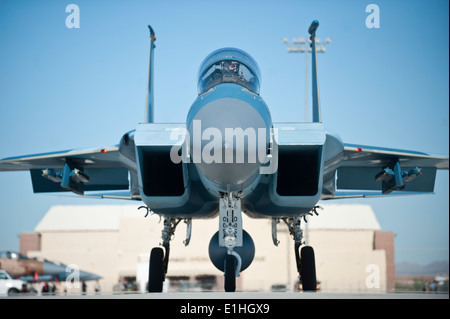 Eine F - 15D Eagle pilotiert von Captain David Vincent, 65. Aggressor Squadron Pilot mit United States Air Force Major General Chuck ja Stockfoto