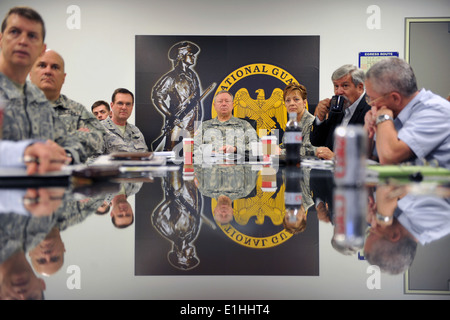 US Army General Frank Grass, Center, der Chef des National Guard Bureau, trifft sich mit Führungskräften, die Führung der nationalen Guar Stockfoto