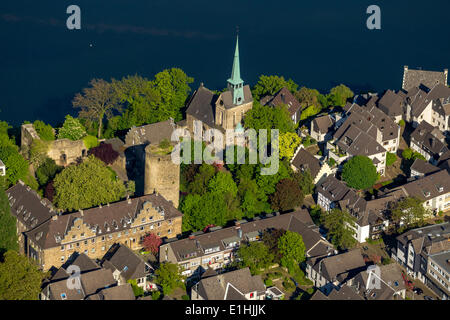 Luftbild, Freiheit-Viertel auf der Burg Wetter Burg, mit der katholischen Kirche St. Peter und Paul, feuchter, Ruhrgebiet Stockfoto