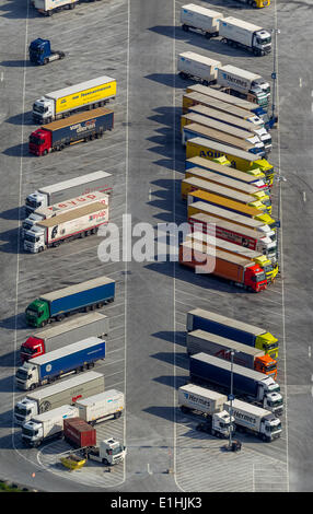 Luftaufnahme, LKW-Parkplatz bei IKEA Logistikzentrum Ellingshausen, Mengede, Dortmund, Ruhrgebiet, Nordrhein-Westfalen Stockfoto