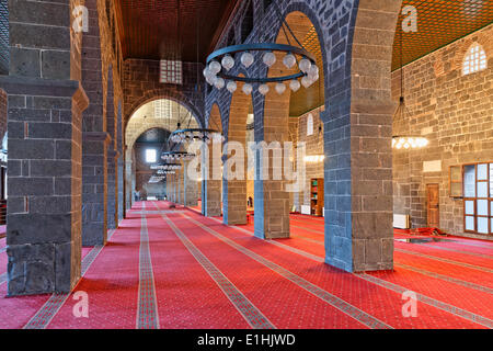 Gebetsraum in der großen Moschee Ulu Camii, Diyarbakir, Südostanatolien, Anatolien, Türkei Stockfoto
