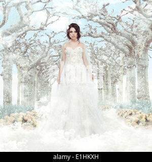 Fantasie. Ehe. Braut im weißen Kleid über gefrorene Winterbäume und Schneeflocken Stockfoto