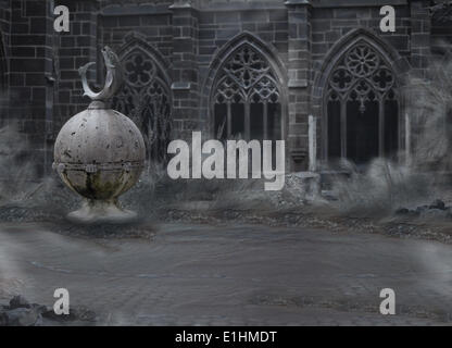 Horror. Mittelalterliche mystische Spuk Burg mit Torbogen in Dämmerung. Verwüstung in Nebel Stockfoto