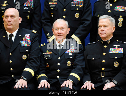 Von links: US Army Chief Of Staff General Raymond T. Odierno, Vorsitzender der Joint Chiefs Of Staff, General Martin Dempsey und th Stockfoto