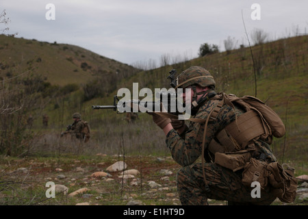 U.S. Marine Corps Lance Cpl. Jacob Blair, als ein Schütze mit dem 1. Bataillon, 4. Marine Regiment, 1st Marine Divisi zugewiesen Stockfoto